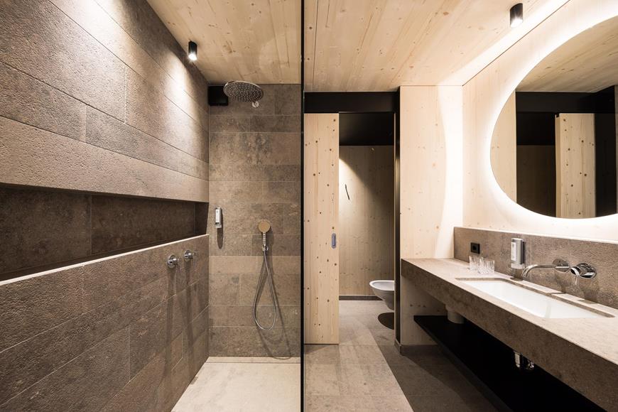 Badezimmer mit Dusche und abgetrenntem WC - Juniorsuite Süd Design
