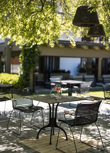 Aperitivo in the garden