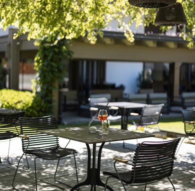 Aperitiv auf der Gartenterrasse