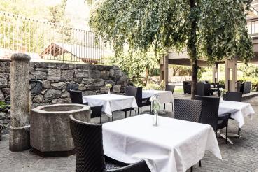 Breakfast terrace with a fountain