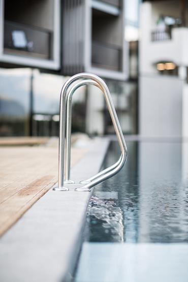 25 m Infinitypool mit Inneneinstieg
