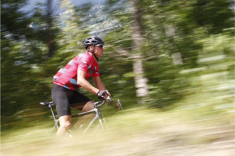 Ein Mountainbiker