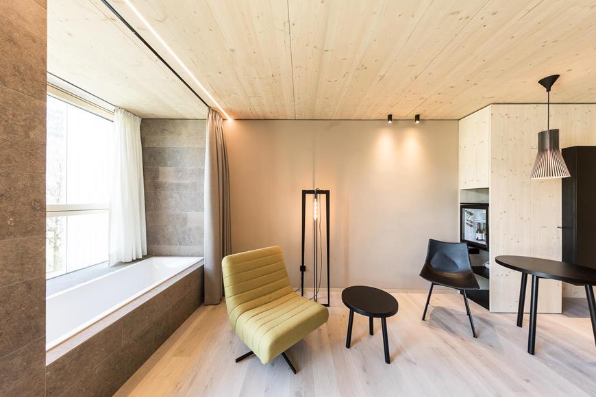 Armchair and coffee table in the Junior Suite Design